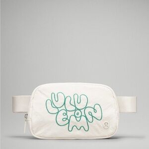 NEW LULULEMON BONE/CASCADIA GREEN EMBROIDERY BELT BAG